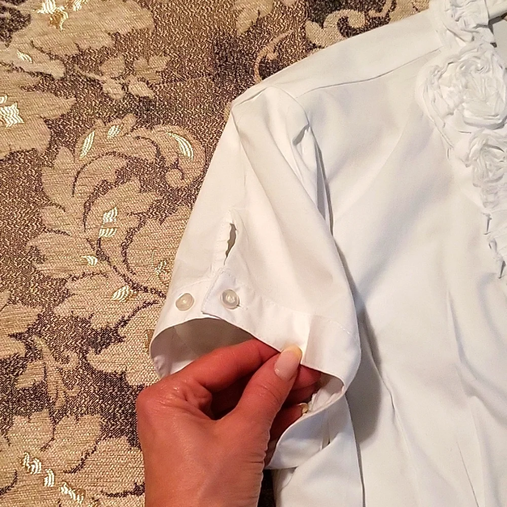 NWOT Crisp White Cotton Stretch Blouse, Short Sleeve, Ruffled V-neck, S - Picture 12 of 15